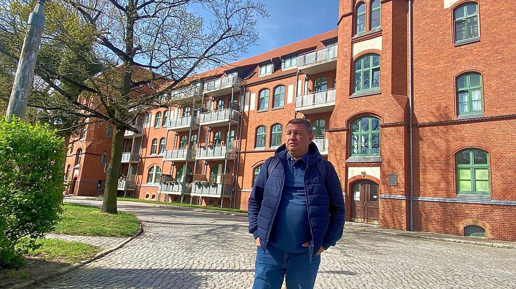 Heute lebt Serhii Naselevets in Havelberg, wo auch seine Tochter und Enkelin zu Hause sind. Ein Besuch führte ihn vor kurzem wieder nach Zerbst. In seiner ehemaligen Schule  befinden sich heute Wohnungen.