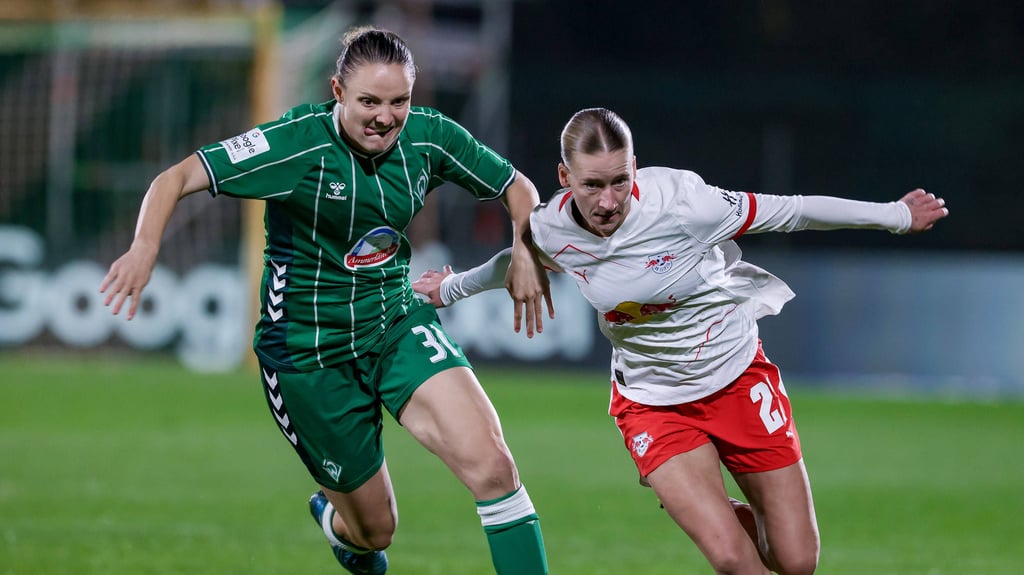 Marlene Müller (r.) erzielte in Bremen den 1:1-Ausgleichstreffer für RB Leipzig.