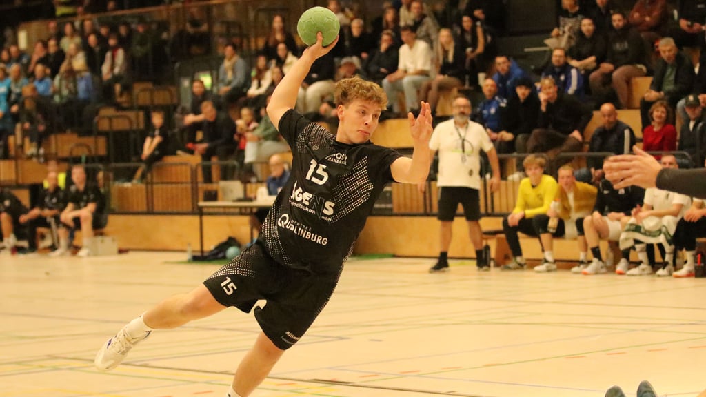 Comeback mit Sport: Die Handballer des QSV absolvierten ihr erstes Punktspiel in der offiziell wiedereröffneten Bodelandhalle  in Quedlinburg.
