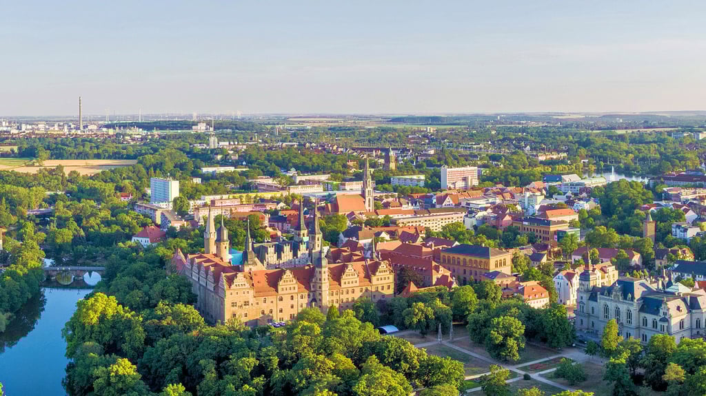 Keine sonnige Aussicht für Merseburgs Finanzlage: Der nun von der Verwaltung vorgestellte Doppelhaushalt 2026/27 liegt um Millionen im Minus.