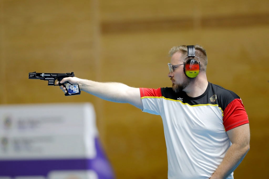 Oliver Geis aus Deutschland holt mit dem Team WM-Gold mit der Schnellfeuerpistole.