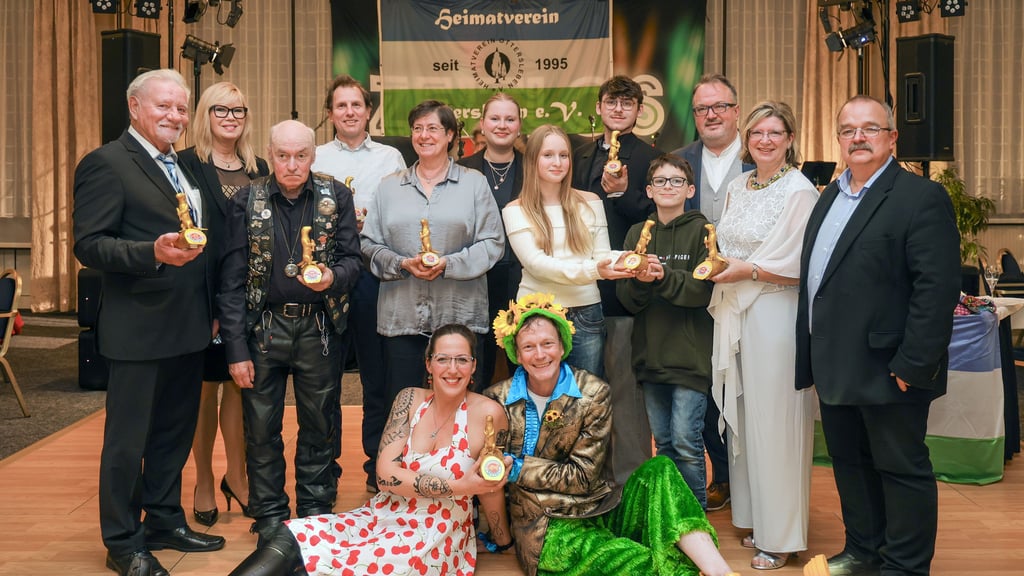 Seit zehn Jahren wird der Goldene Otter an engagierte Menschen, Vereine und Projekte aus Ottersleben vergeben – traditionell beim Herbstball. So auch am Sonnabend, 8. November.