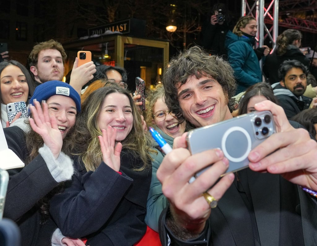 Nahbar, lieb, süüüüß: Schauspieler Jacob Elordi macht auch mal Selfies mit Fans. (Archivbild)