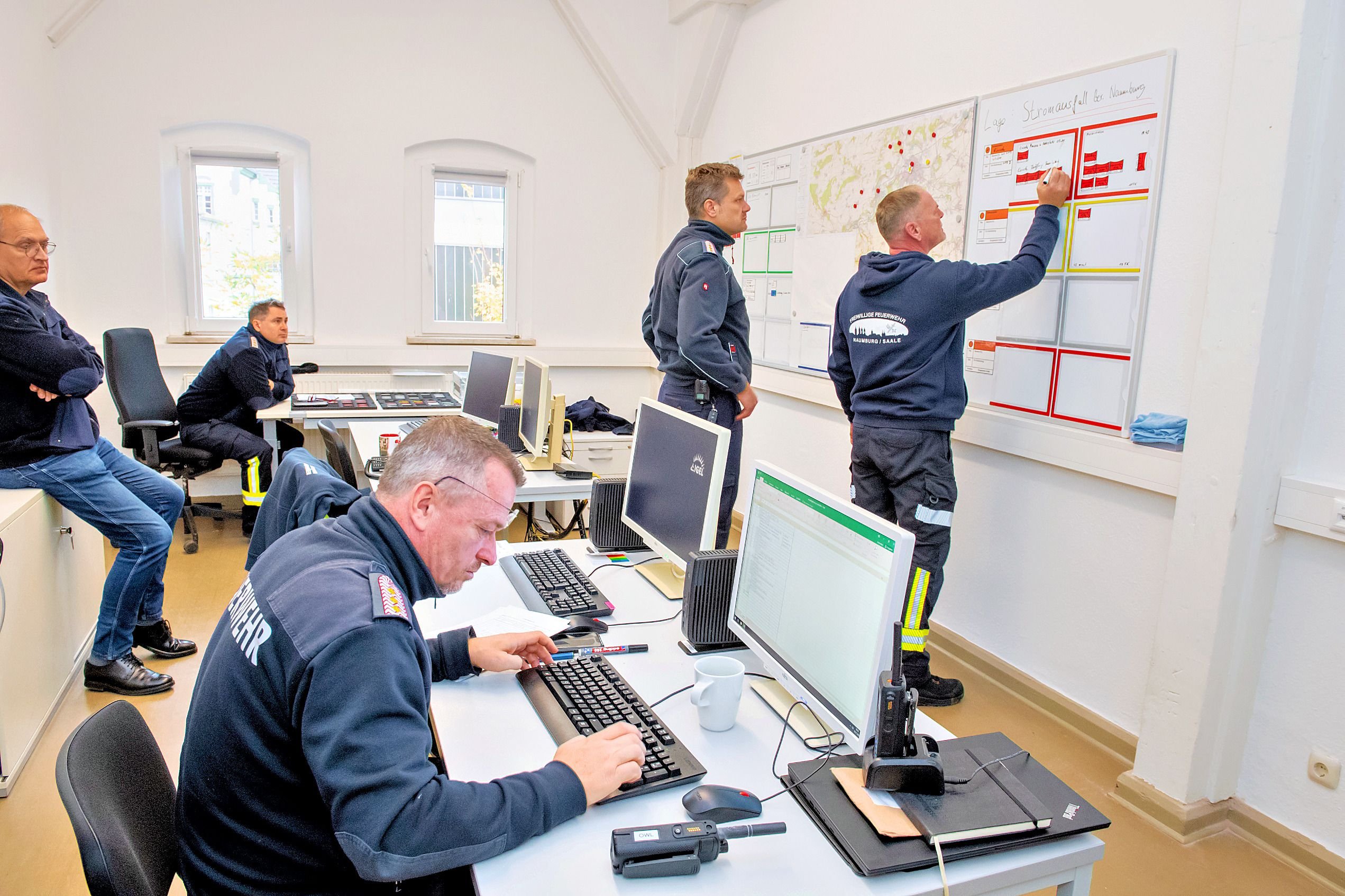 Große Übung mit Rettungskräften: Wenn Blackout droht - Wie Naumburger Feuerwehren Ernstfall eines langen Stromausfalls proben