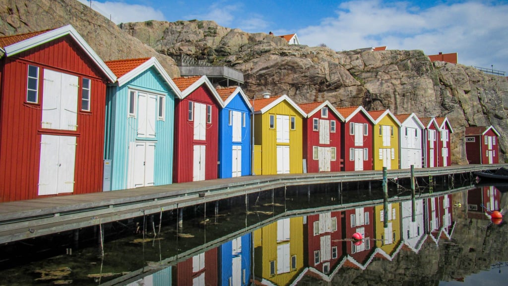 Smögen an der schwedischen Westküste: Die bunten Holzhäuser am Hafen sind das Wahrzeichen des Fischerörtchens – und Ausgangspunkt für Linneas Algensafari.
