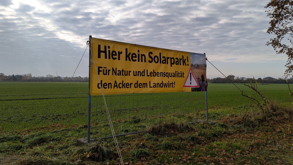 In der Merseburger Eigenheimsiedlung Freiimfelde regt sich Protest gegen den möglichen Bau einer Photovoltaik-Freiflächenanlage.