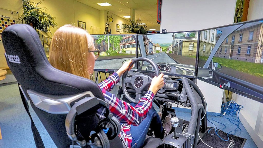Teure Technik, fraglicher Nutzen: Wittenberger Fahrschullehrer halten Fahrsimulatoren wie diese für keine echte Alternative zum Auto.  