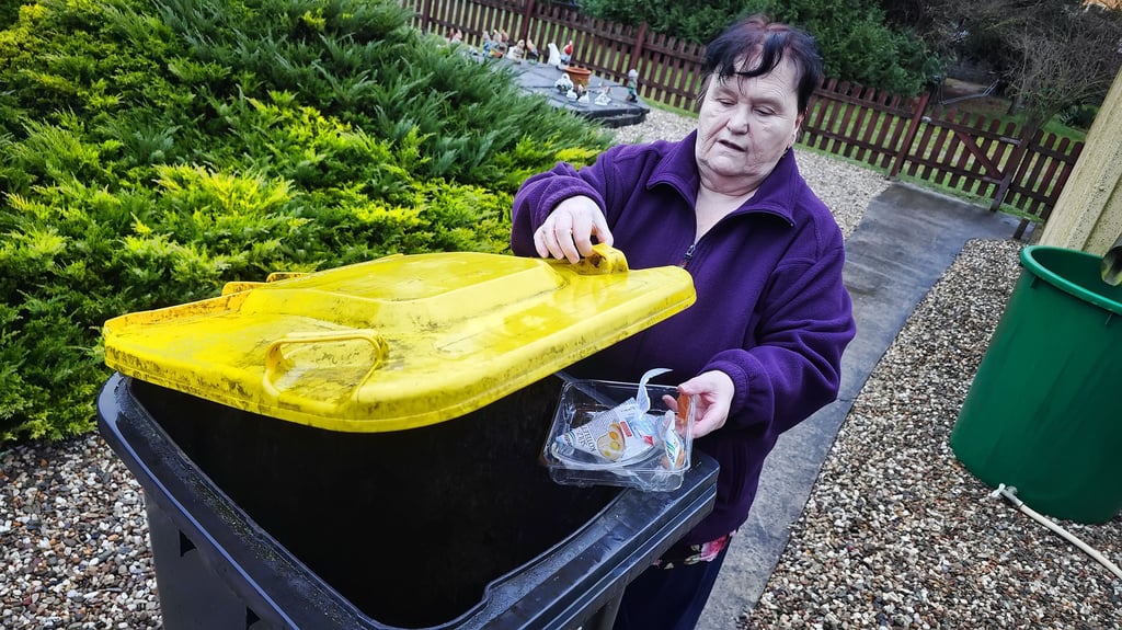 Manche Bürger werfen in Mansfeld-Südharz bereits ihren Verpackungsmüll in die Gelben Tonnen. Doch das ist falsch. 