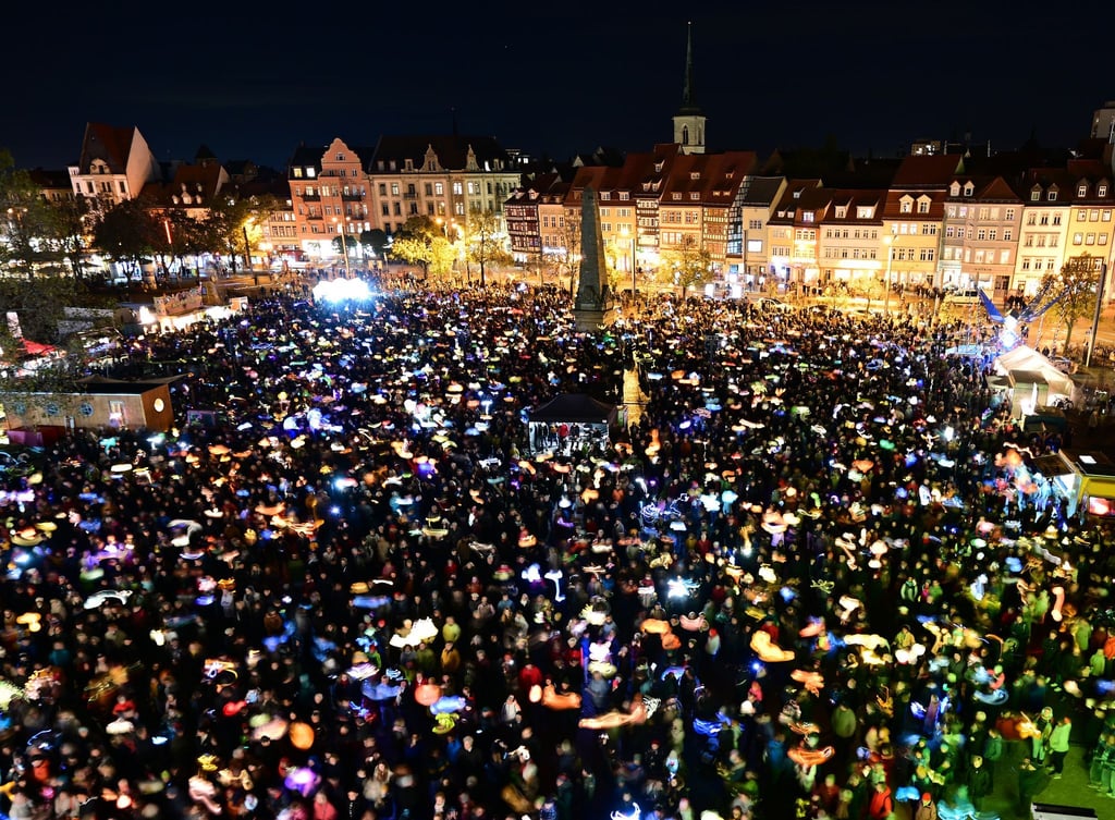 Auf dem Erfurter Domplatz wird wieder ein Ökumenisches Martinsfest gefeiert. (Archivbild)