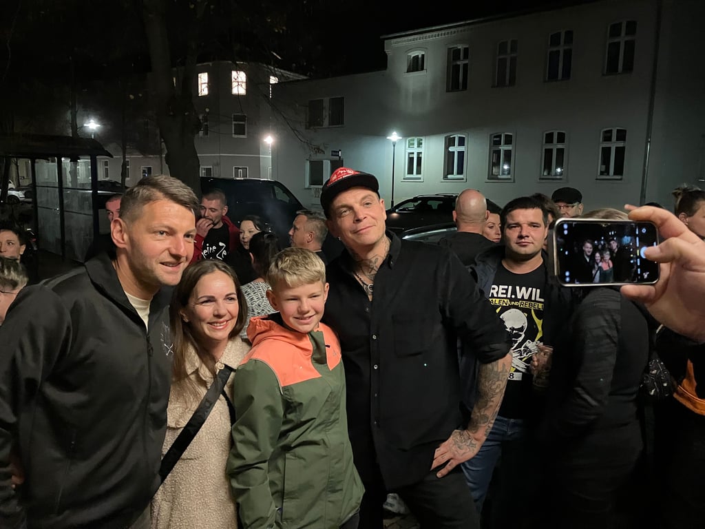 „Frei.Wild“ nahm sich viel Zeit für ihre Fans. 