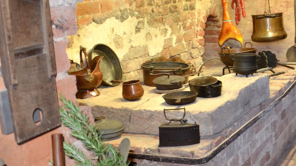 Im noch existierenden Trakt des Zerbster Schlosses findet sich in den Kellerräumen eine von einst mehreren Küchen.