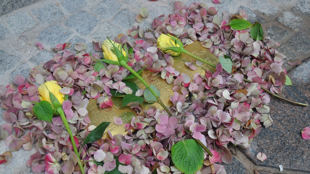 Drei neue Stolpersteine in Stendal erinnern an Adolf und Hedwig Salomon sowie Sally Blumenthal.