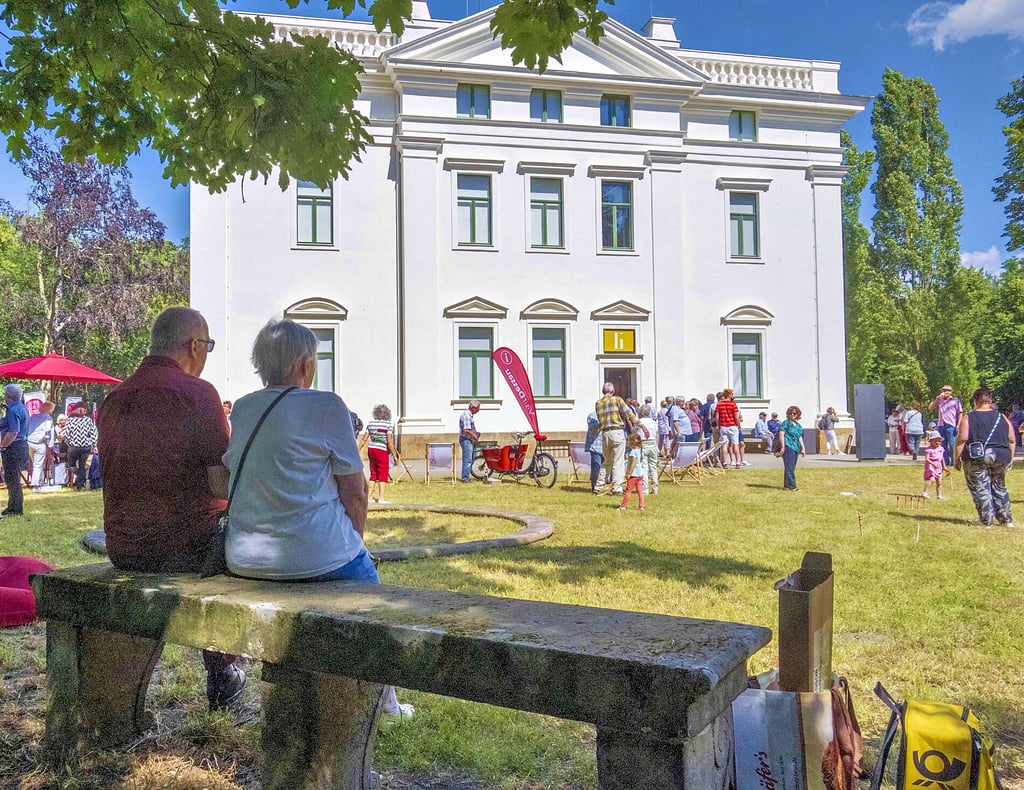 Nach jahrelanger  Sanierung feierte die  Anhaltische Gemäldegalerie ihre Wiedereröffnung mit einem Fest. Jetzt strebt die Stadt eine Übertragung an das Kulturstiftung an. 