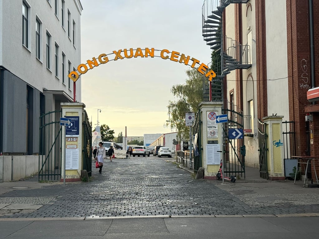 Das Dong Xuan Center besteht aus mehreren großen Hallen mit insgesamt rund 350 Geschäften, die vor allem von Vietnamesen betrieben werden. (Symbolbild)