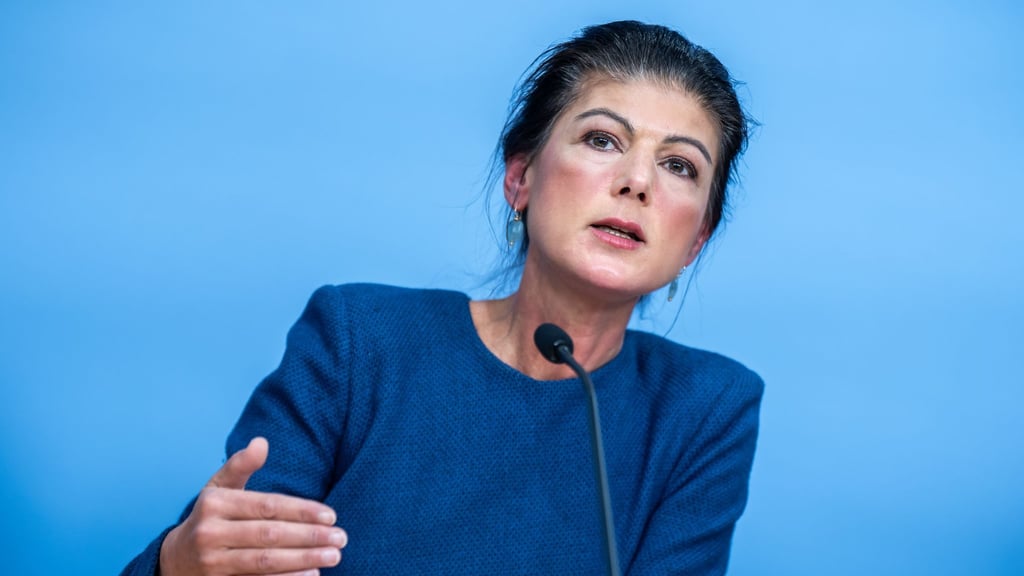 Die Gründerin und scheidende Vorsitzende des BSW, Sahra Wagenknecht, äußert sich zur Krise der SPD/BSW-Koalition in Brandenburg.