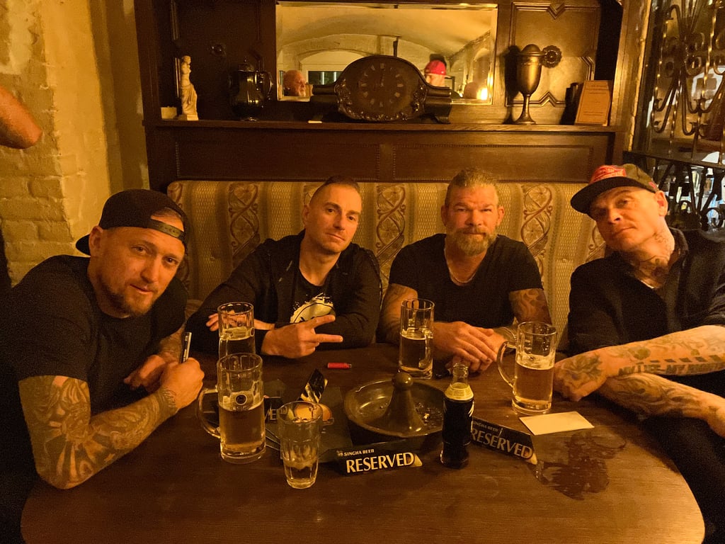 „Frei.Wild“ im Dessauer Antikpub. 