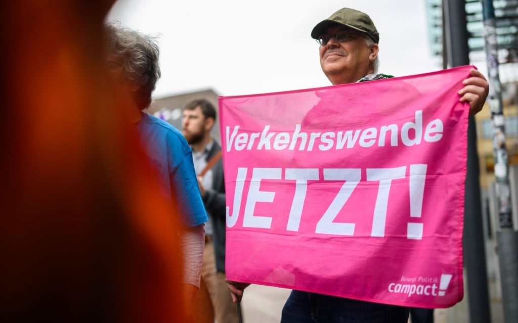 Demonstration für Bahn-Neubaustrecke Hamburg-Hannover. (Archivbild)