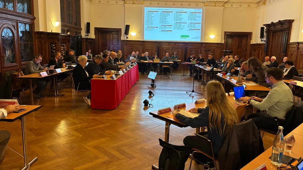 Sonderstadtrat am Montag zum Thema Moscheeneubau in Neustadt.