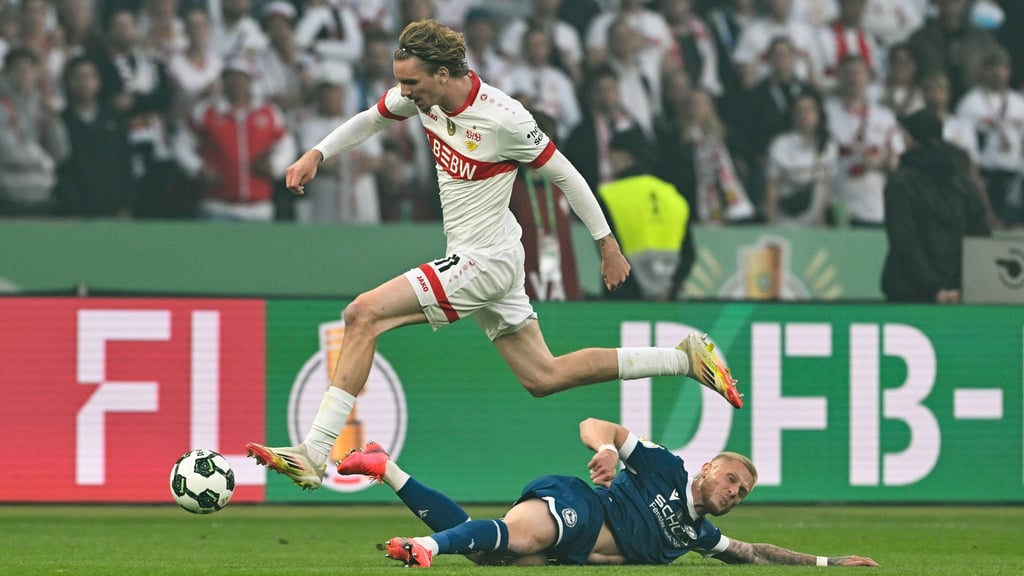 Erst gewann Nick Woltemade mit dem VfB Stuttgart den DFB-Pokal, dann zeigte er Mitgefühl mit Gegner Bielefeld.