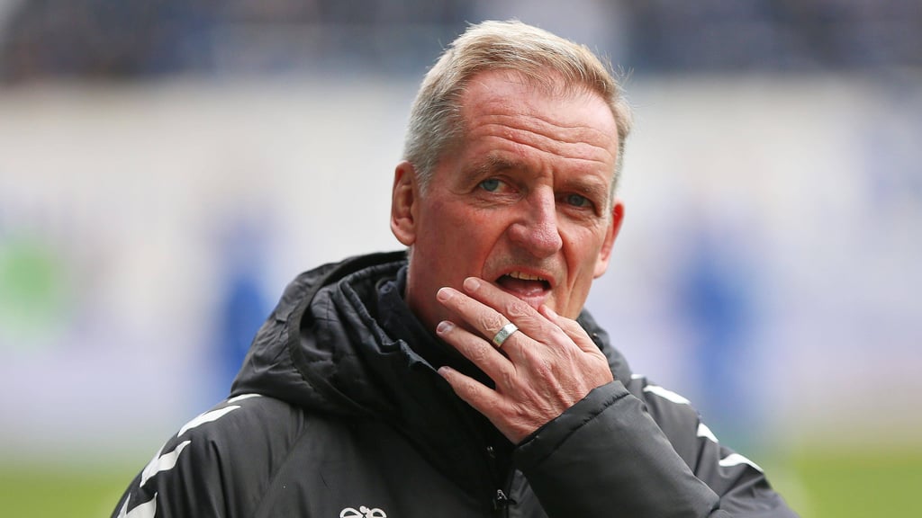 Trainer Petrik Sander hätte den Elfmeterpfiff für seinen 1. FC Magdeburg gerne genommen.