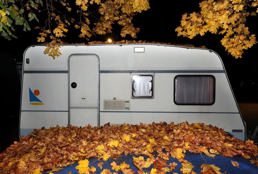 Saison vorbei? Nun ist es Zeit, Freizeitfahrzeuge wie Wohnwagen in die Winterpause zu schicken - gut geputzt am besten.