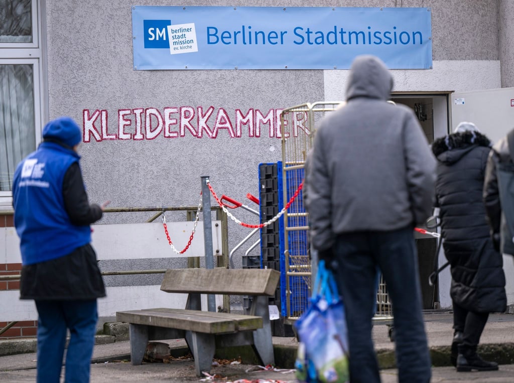 Wer eine ungenutzte Winterjacke hat, kann diese spenden. (Archivbild)