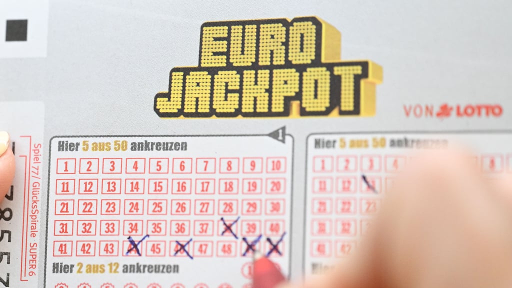 Im Landkreis Wittenberg hat ein Lottospieler beim Eurojackpot im April 2024 mehr als 250.000 Euro gewonnen. Bis jetzt hat er die Summe nicht abgeholt: Ist der Tippschein verloren gegangen?