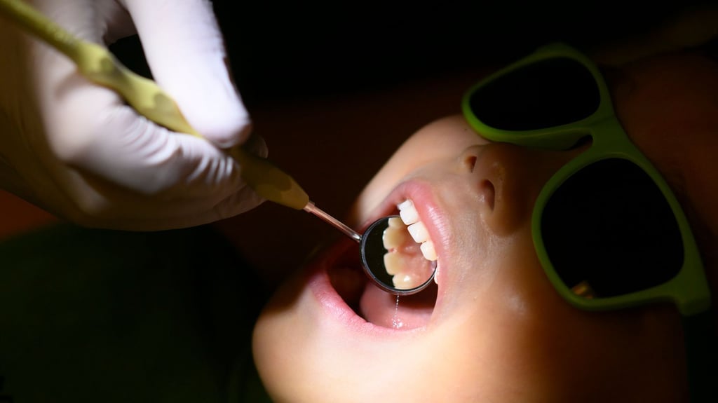 Gesetzliche Krankenkassen übernehmen regelmäßige Zahnarztchecks.