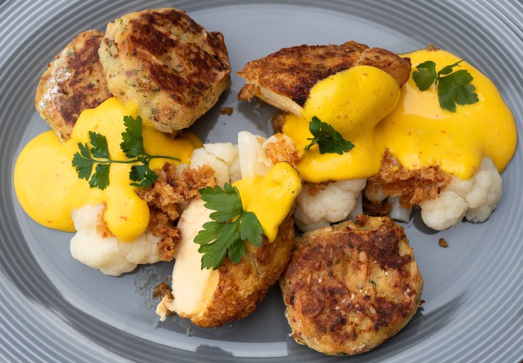 Maishähnchenbrust mit Blumenkohl und leuchtend gelber Safran-Kardamom-Sauce ist eine Kreation von Küchenchef Thomas Bucher aus dem Altenburger Land.