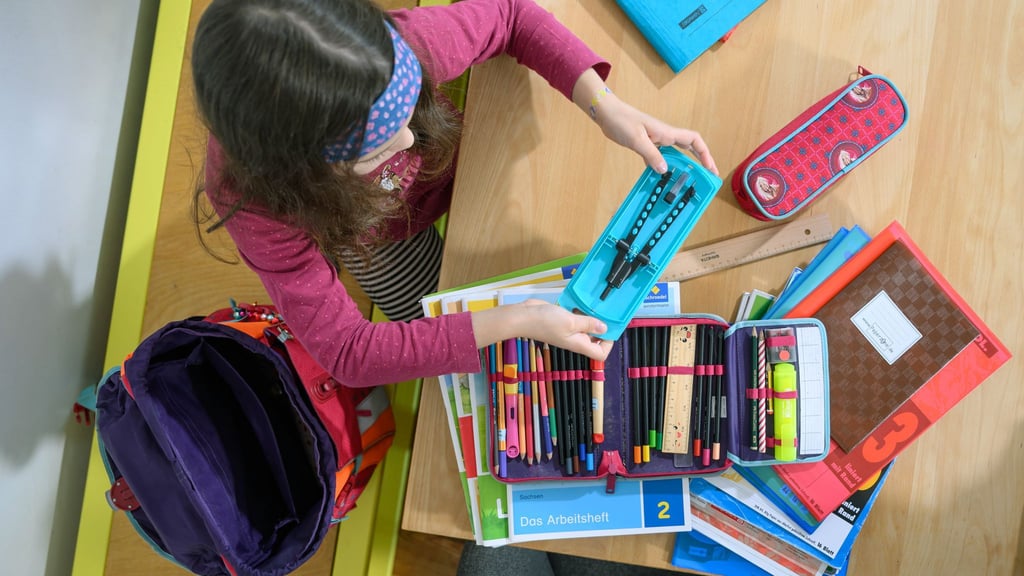 In Sachsen werden die Schülerzahlen nach Prognosen der Kultusministerkonferenz ab 2027 zurückgehen. (Symbolbild)