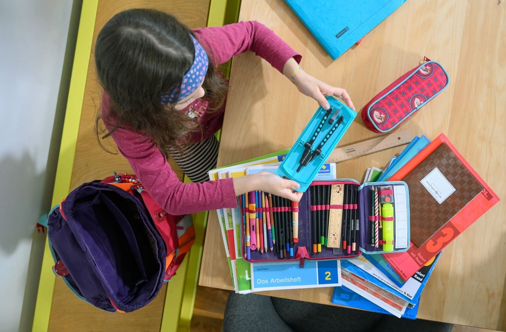 In Sachsen werden die Schülerzahlen nach Prognosen der Kultusministerkonferenz ab 2027 zurückgehen. (Symbolbild)