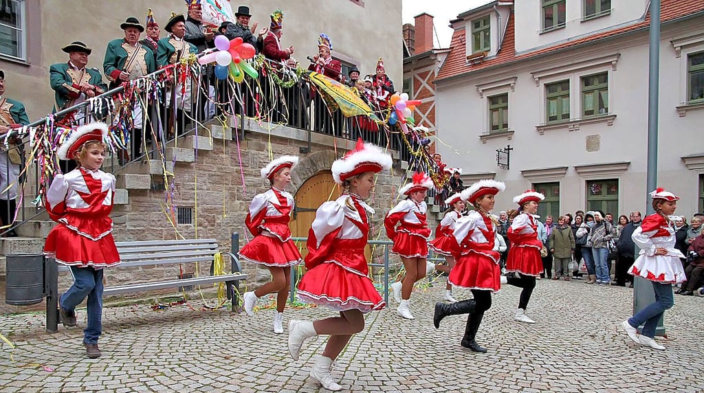 Zur Eröffnung der Karnevalssaison gibt es an der Sangerhäuser Rathaustreppe wieder  ein buntes Programm. 