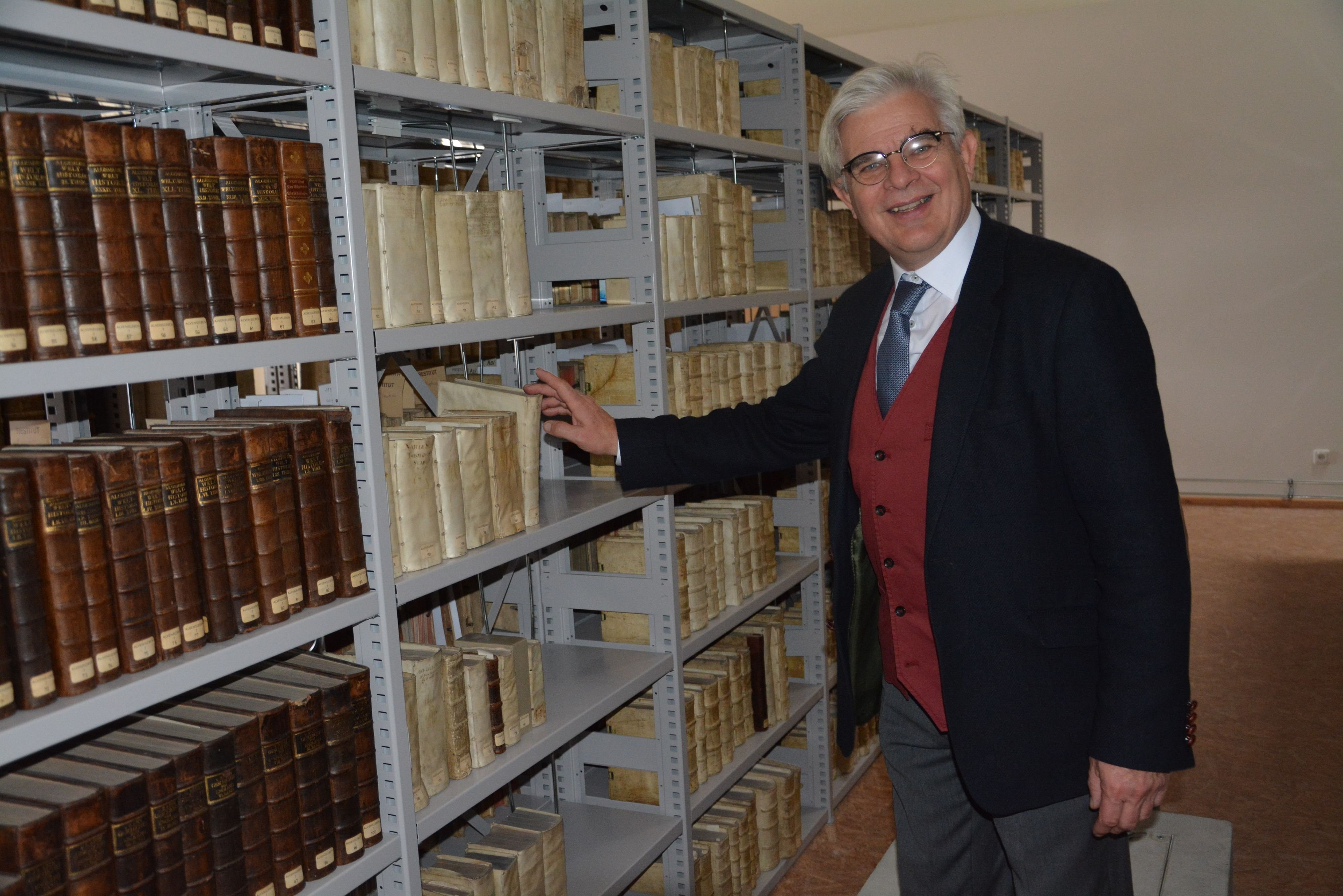 Fund gilt als wissenschaftliche Sensation: 1.100 Jahre altes Pergament entdeckt: Besondere Medizinschrift auf Schloss Hundisburg aufgetaucht