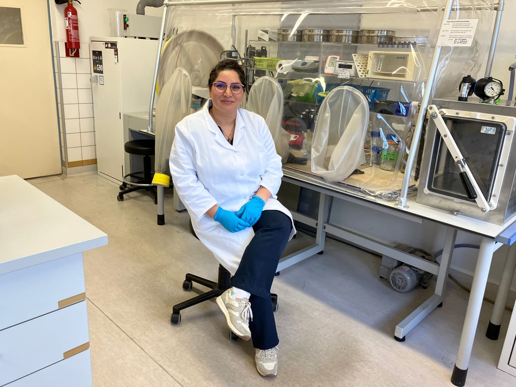 Amna Mehmood ist promovierte Molekularbiologin und wissenschaftliche Mitarbeiterin an der Universität Halle. Sie engagiert sich zudem für die Rechte von Frauen aus  ihrem Heimatland Afghanistan. 