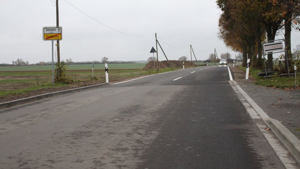 Die Straße zwischen Güterglück und Trebnitz, wie auch die Ortsdurchfahrt Trebnitz sind jetzt glatte Pisten.