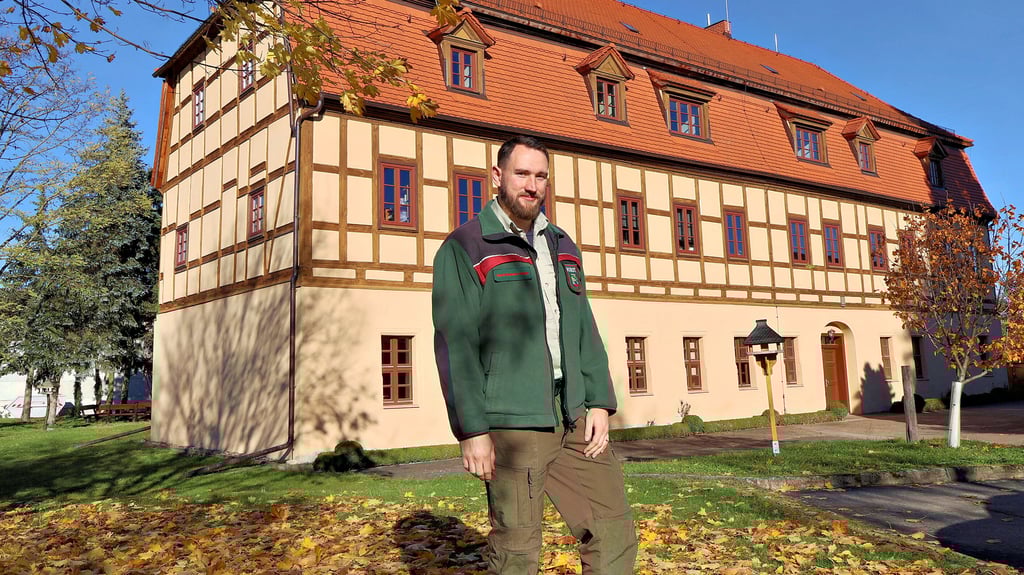 Justus Presse leitet das Betreuungsforstamt Annaburg. Der 33-Jährige stammt aus der Lüneburger Heide. In Annaburg arbeitet er bereits mehrere Monate. Bis Ende September hatte er aber eine andere Aufgabe.   