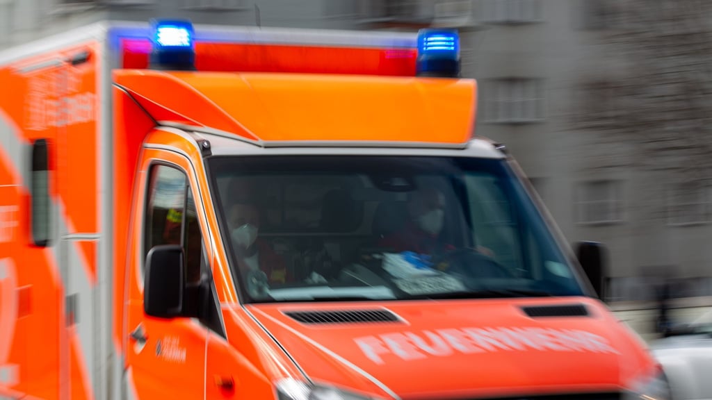 Die Feuerwehr konnte die Mutter und ihrer fünf Kinder retten (Symbolbild)