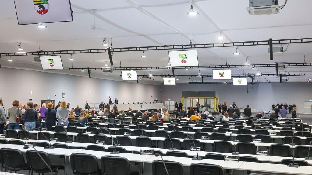 Nach dem Anschlag auf den Weihnachtsmarkt in Magdeburg hat am 10. Oktober 2025 der Prozess gegen den Tatverdächtigen Taleb A. begonnen.