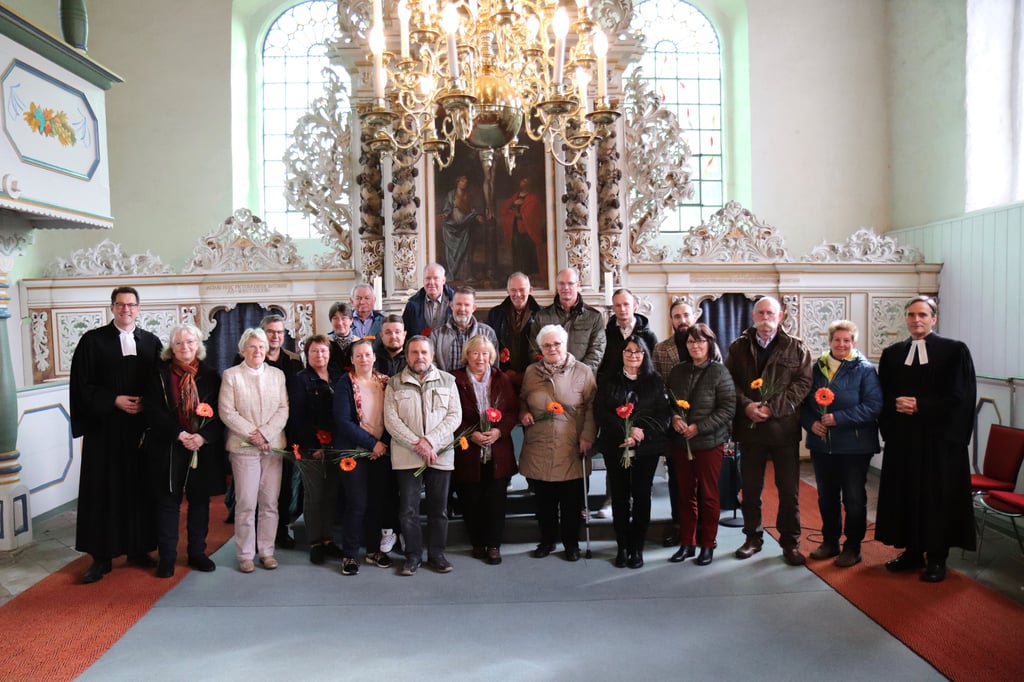 Der neue Huy-Gemeindekirchenrat nach dem Einsegnungsgottesdienst in Dingelstedts St.-Stephani-Kirche.