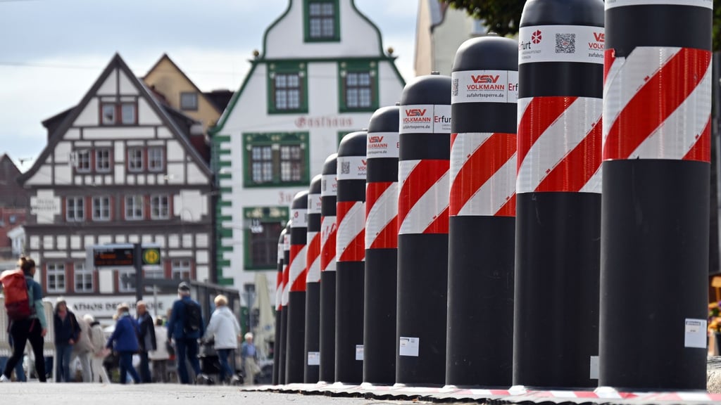 Mehr mobile Sperren, mehr Personal: Thüringens Städte investieren hohe Summen in die Sicherheit ihrer Weihnachtsmärkte. (Symbolbild)