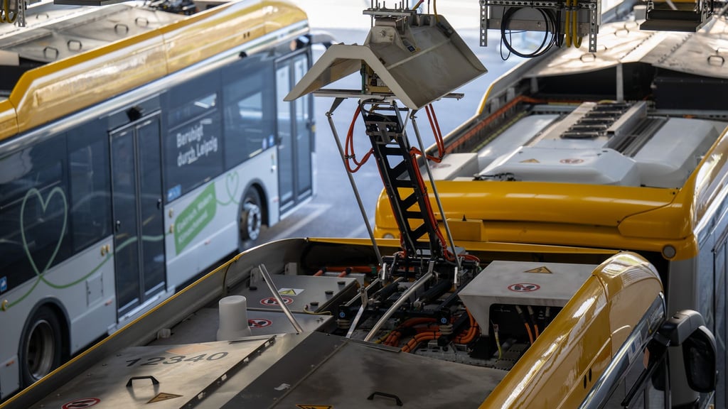 In Landsberg treffen sich viele Busunternehmen aus Sachsen, Sachsen-Anhalt und Thüringen zu den 20. Mitteldeutschen Omnibustagen. (Symbolbild)
