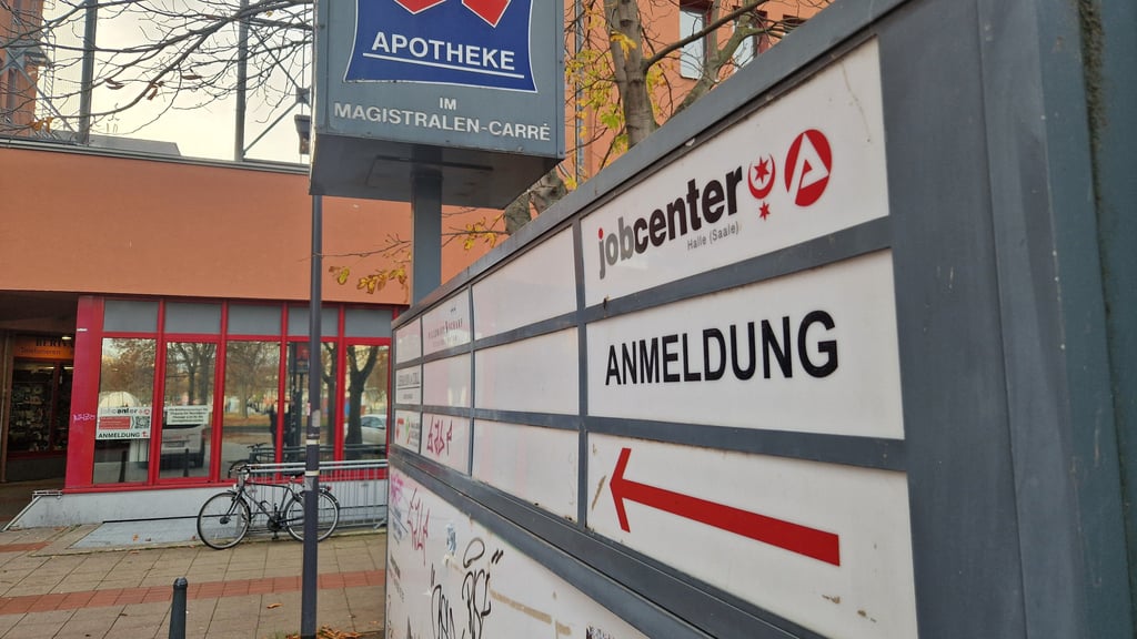 Wegweiser: In der Neustädter Passage 3 hat das Jobcenter Halle seinen Sitz.