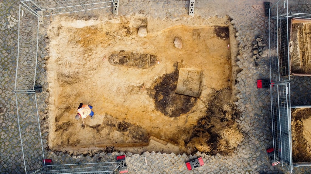 Aus der Vogelperspektive sind die Entdeckungen der Archäologen in Klein Wanzleben gut zu erkennen.