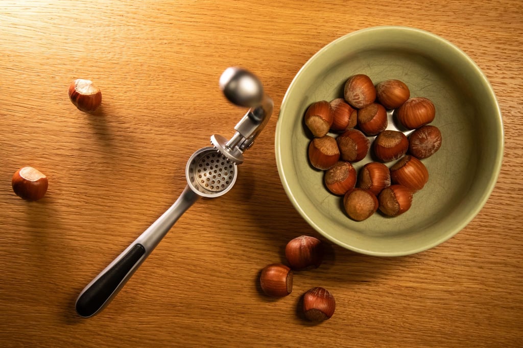 Lassen sich Haselnüsse auch mit einer Knoblauchpresse knacken?