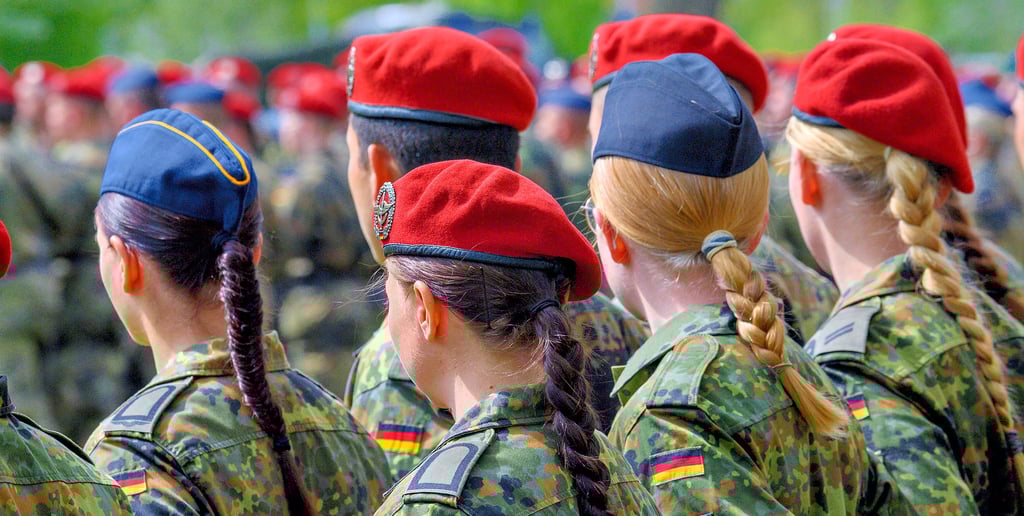 Wehrpflicht sollte es, wenn überhaupt, für alle Menschen geben – unabhängig von ihrem Geschlecht, finden die Schülerinnen und Schüler des Sozialkunde-Kurses der 11. Klasse am Naumburger Domgymnasium. 