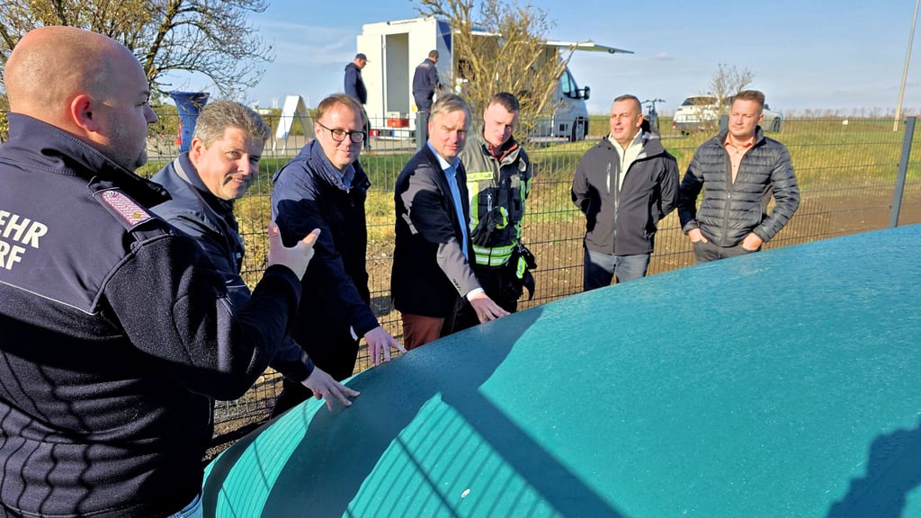 Dem Ascherslebener Ortsteil Westdorf wurde am Montagnachmittag eine 120 Kubikmeter fassende Löschwasserzisterne übergeben.