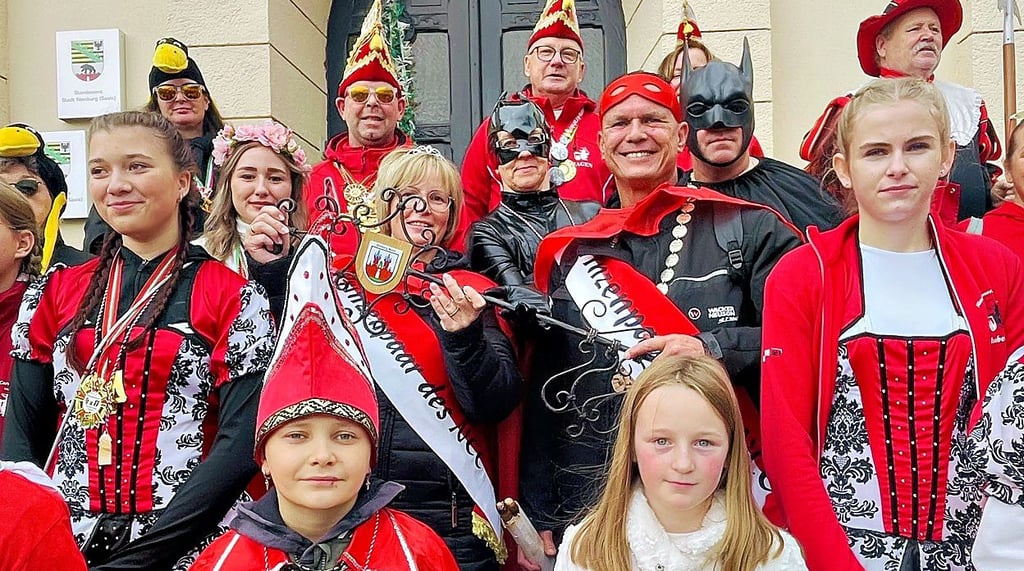 Auch die Nienburger Karnevalisten sicherten sich den Rathausschlüssel. 