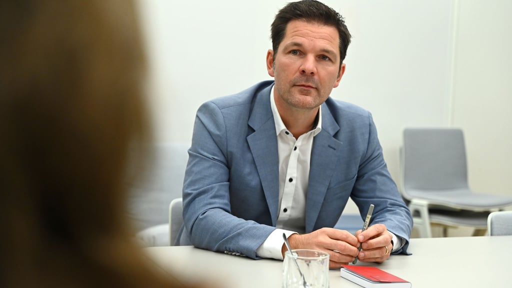 Der designierte Spitzenkandidat der SPD Berlin für die Wahl 2026, Steffen Krach, zeigt sich optimistisch. (Archivbild)