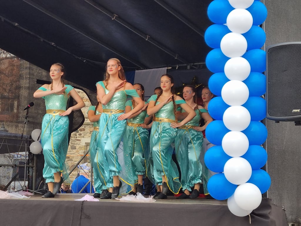 Das Showbalett des Kukakö präsentiert den Tanz "Aladin" aus 1001 Nacht.