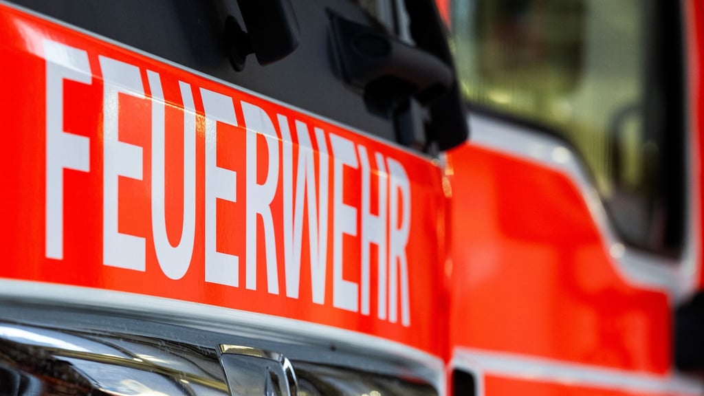 Ein Sattelanhänger ist auf der A14 nahe Ilberstedt in Brand geraten.